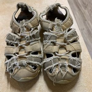sketchers woman’s size 7 hiking water shoes